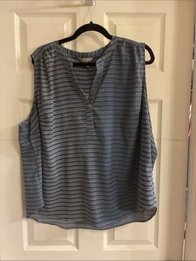 H&M Blue Patterned Sleeveless V-Notch Camisole